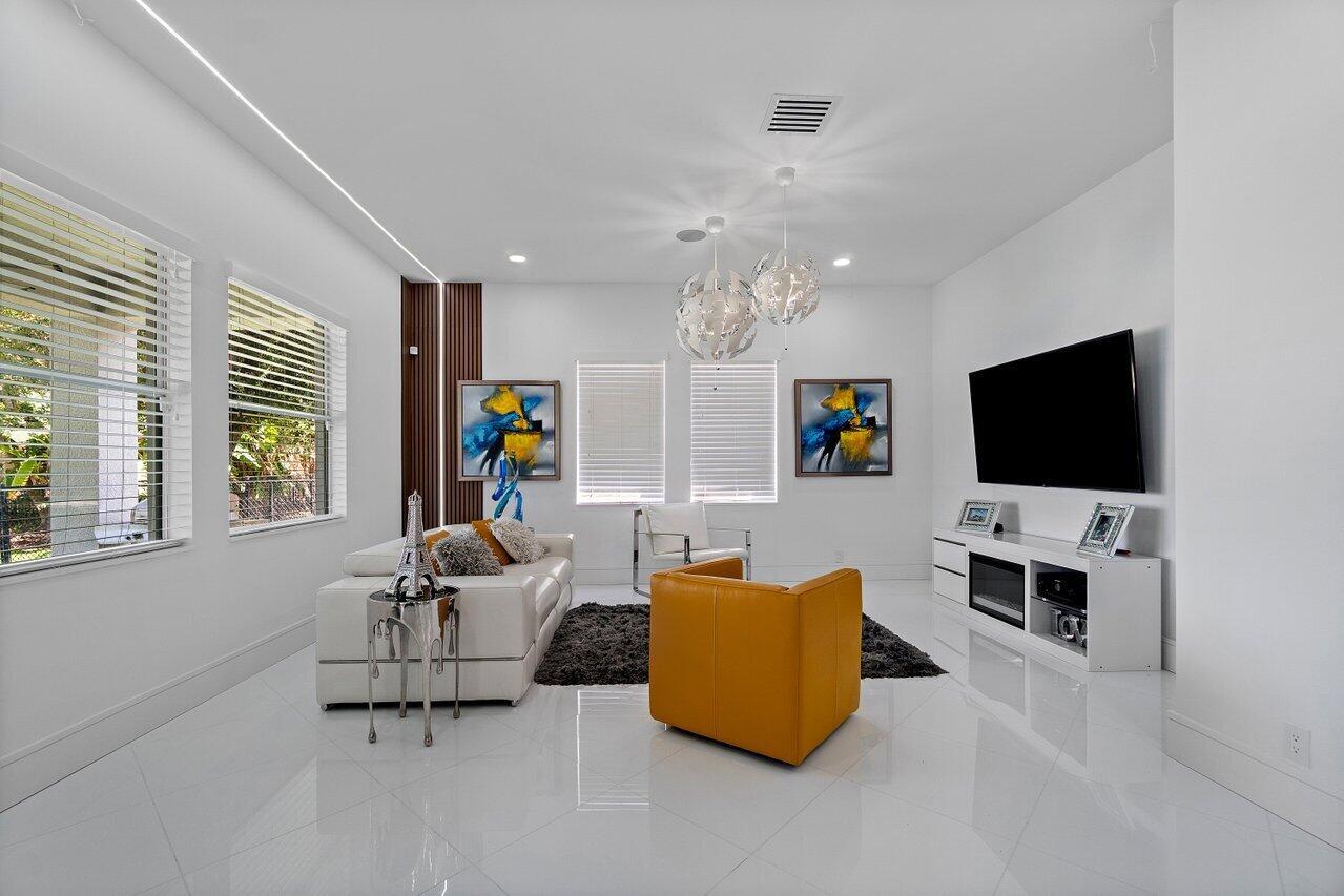 682 Cresta Circle