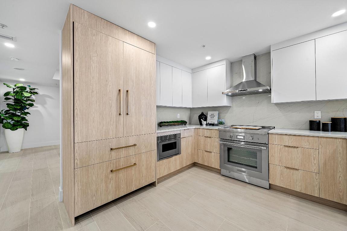 255 Evernia Street 806