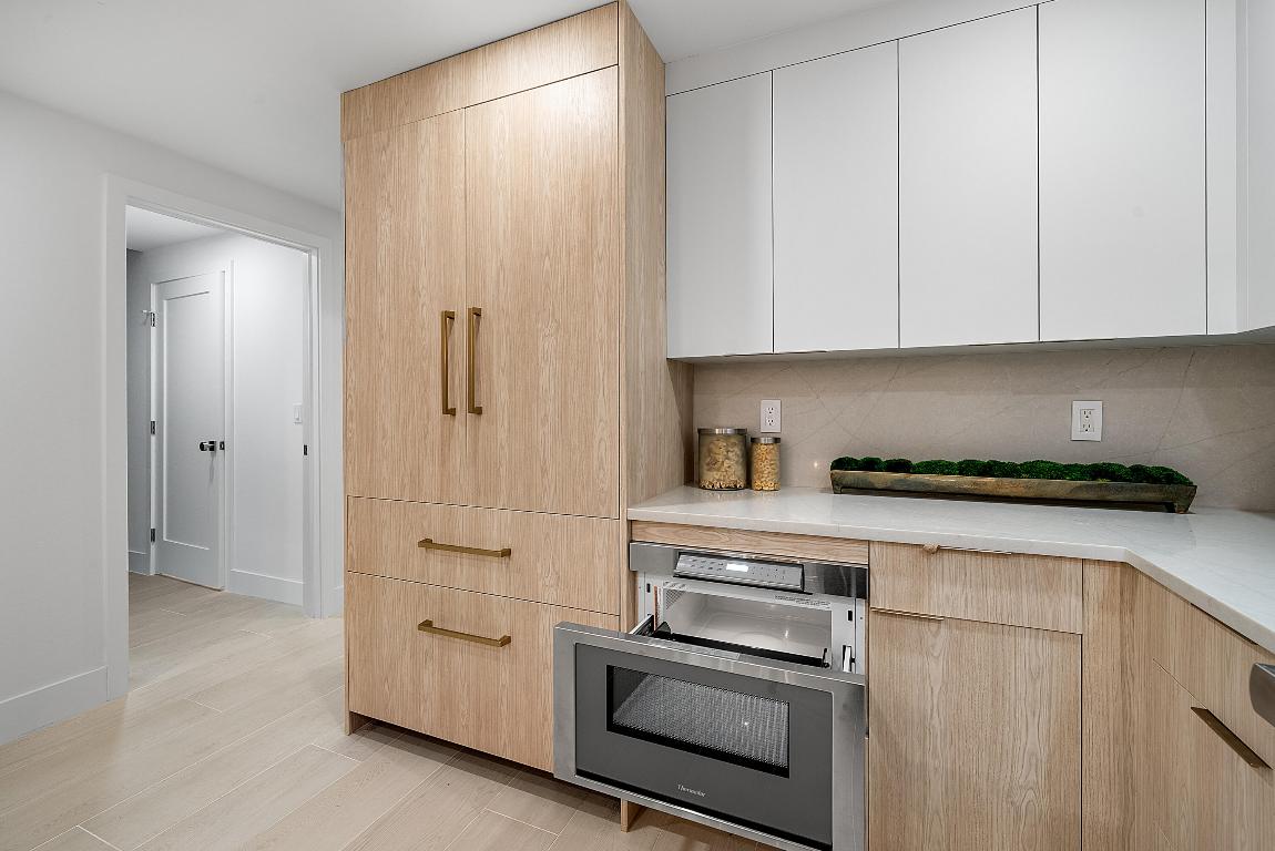 255 Evernia Street 806