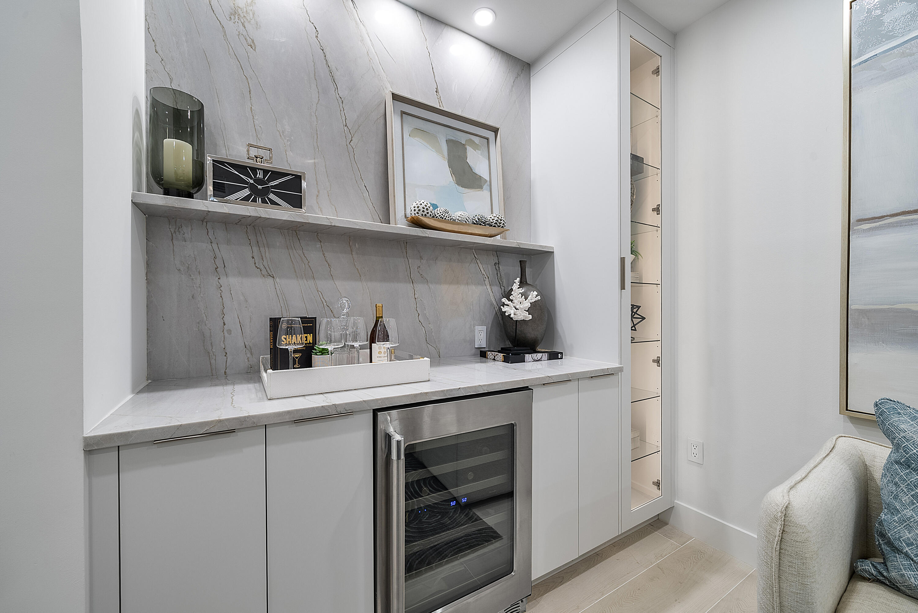 255 Evernia Street 806