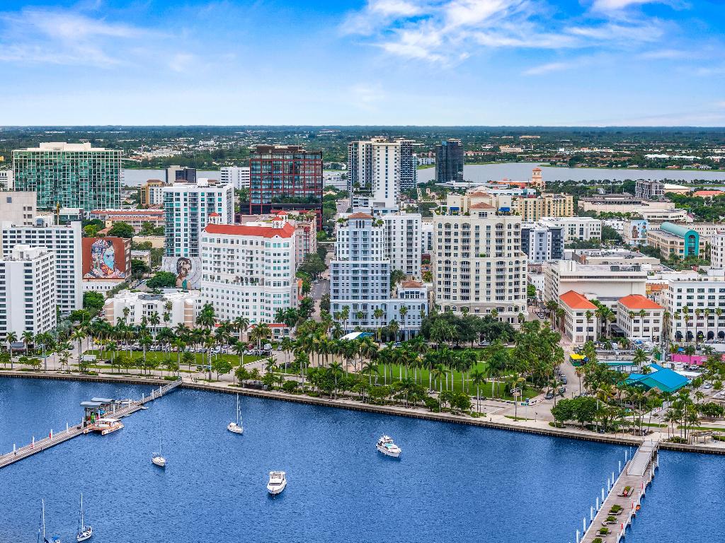 255 Evernia Street 806