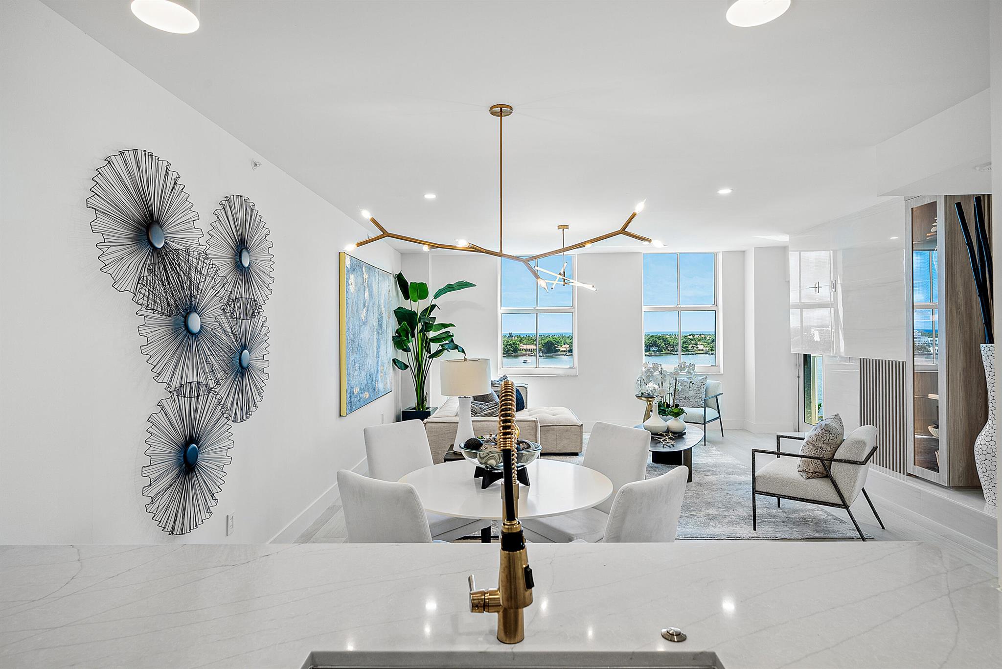 255 Evernia Street 806