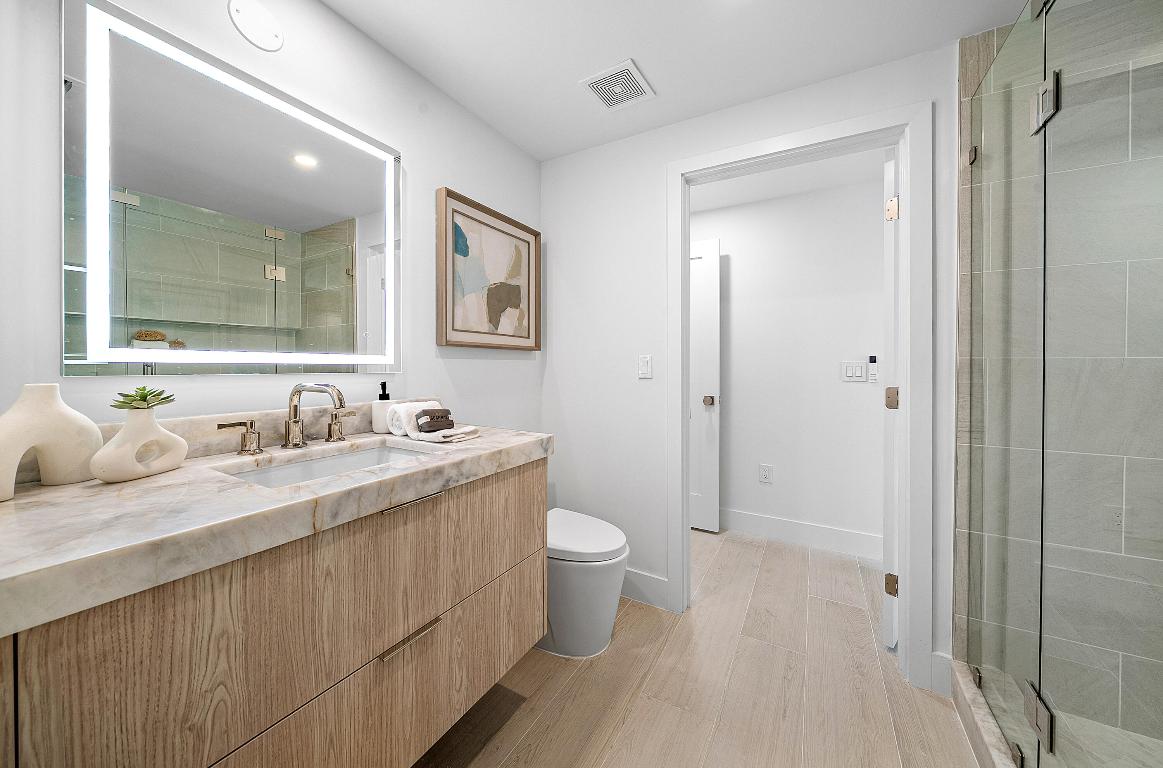 255 Evernia Street 806