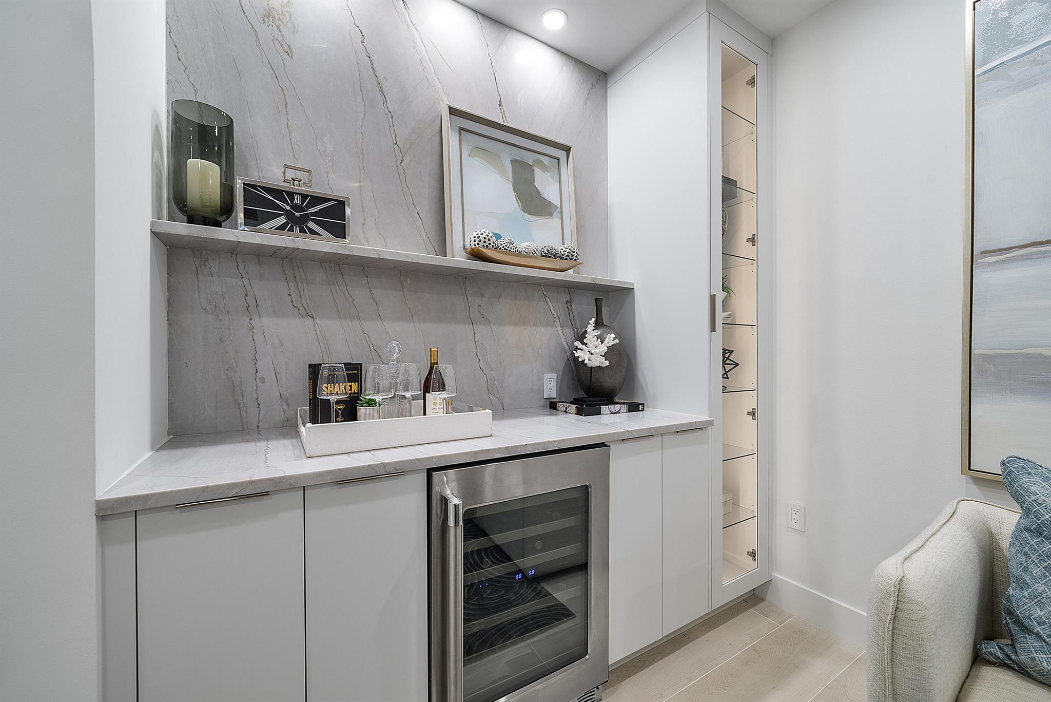 255 Evernia Street 806