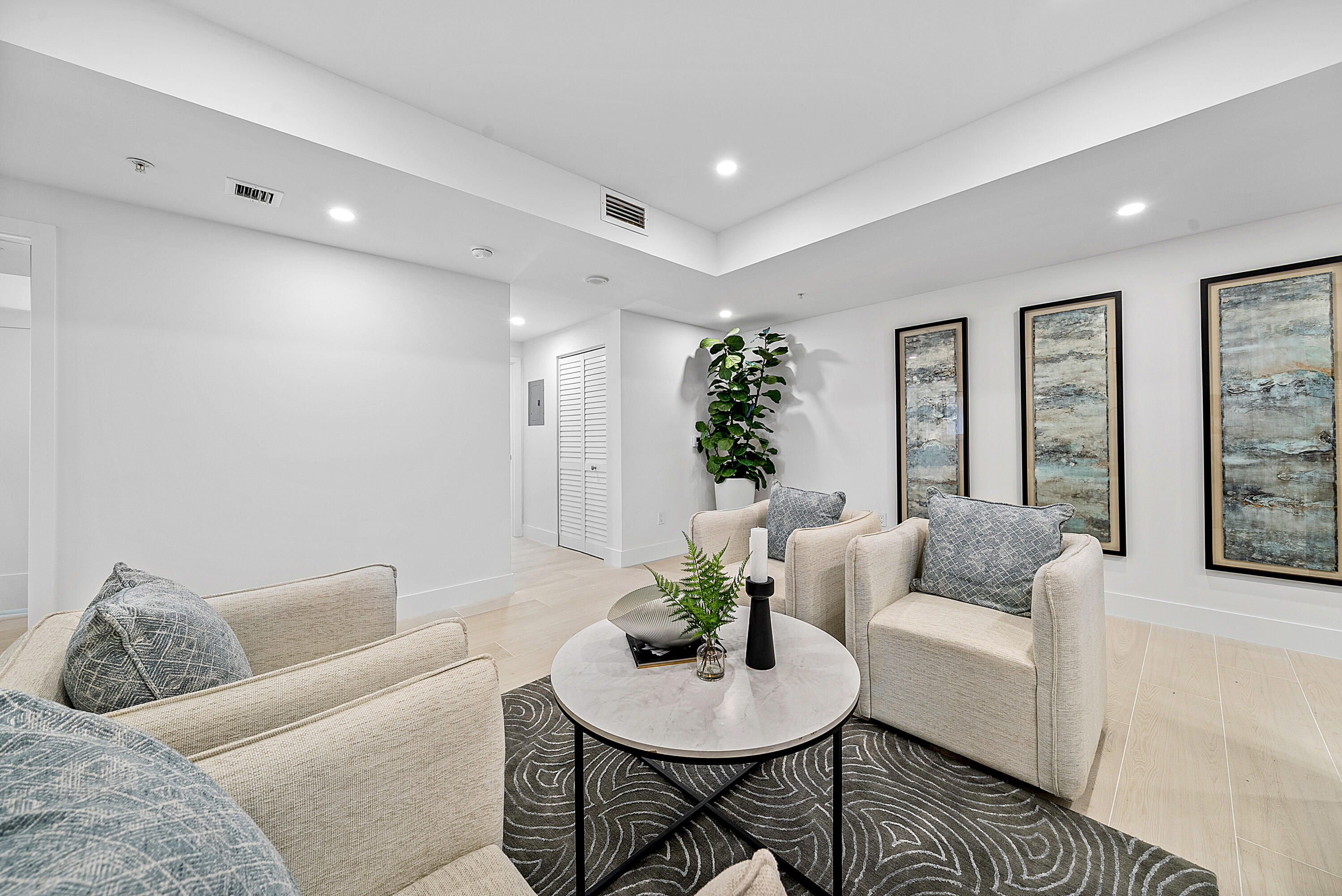 255 Evernia Street 806