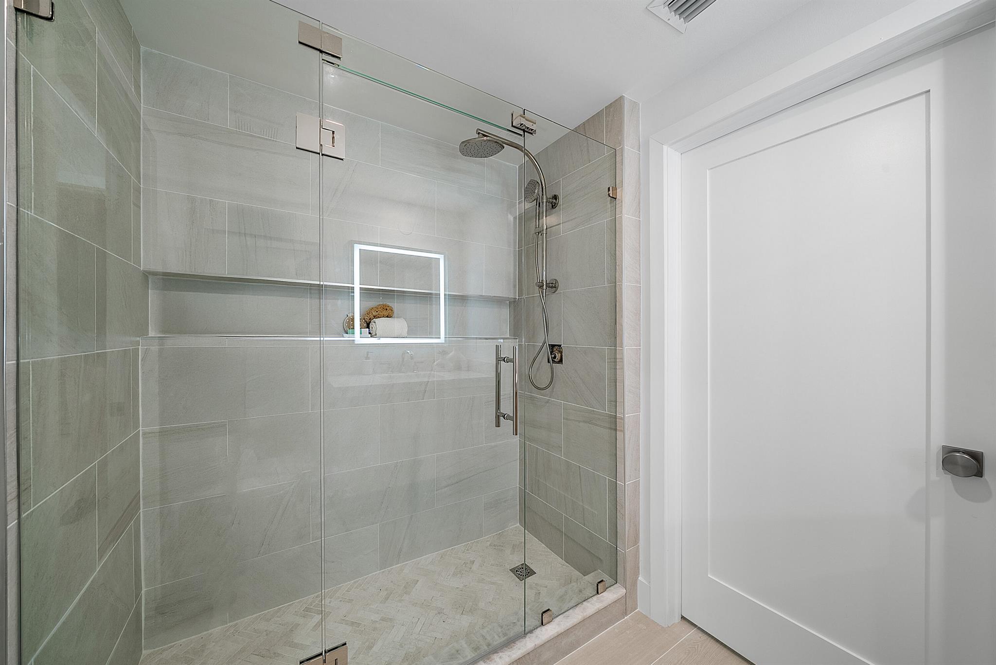 255 Evernia Street 806