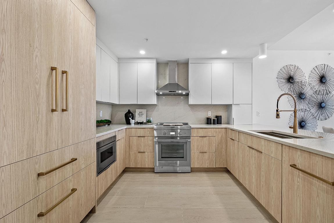 255 Evernia Street 806