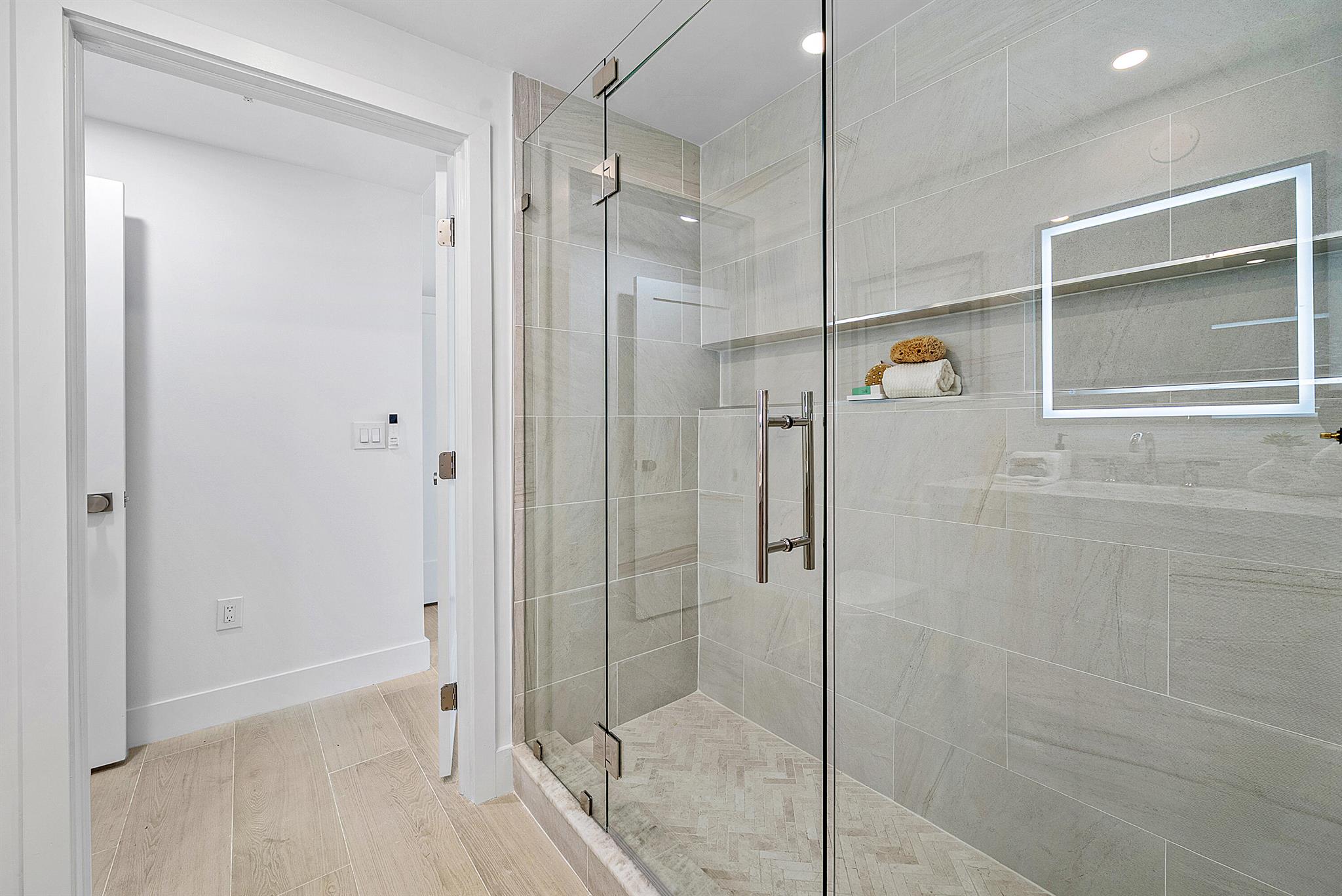 255 Evernia Street 806