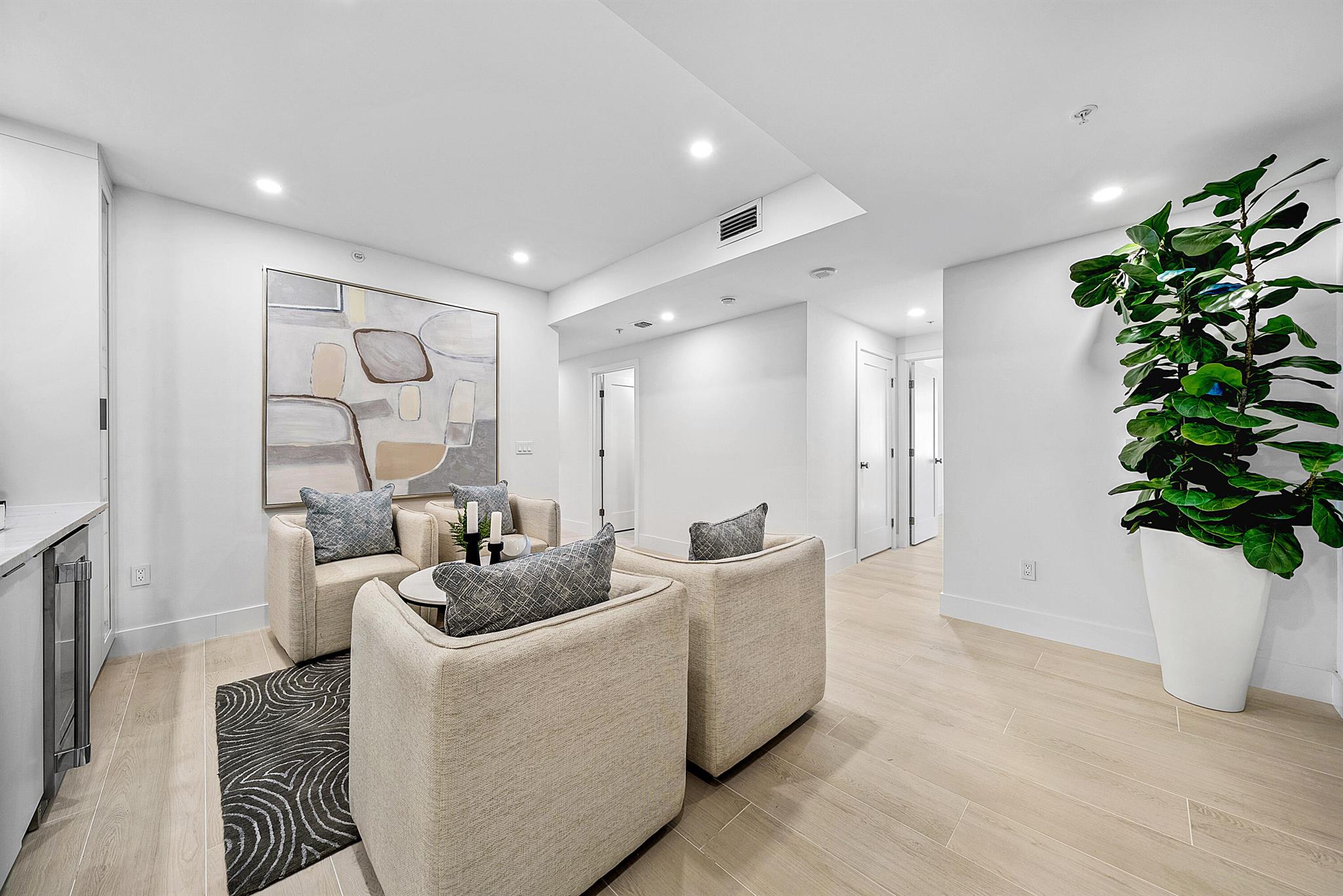 255 Evernia Street 806