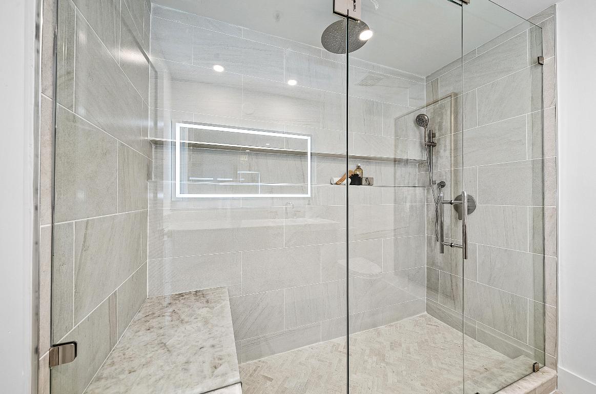 255 Evernia Street 806