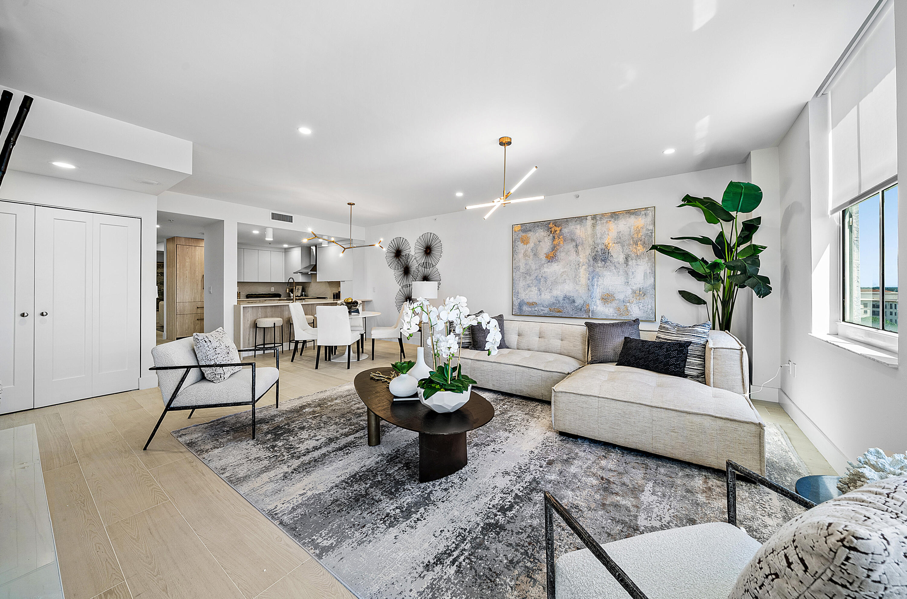 255 Evernia Street 806