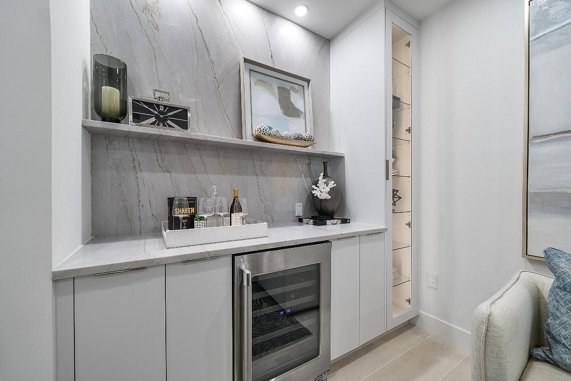 255 Evernia Street 806