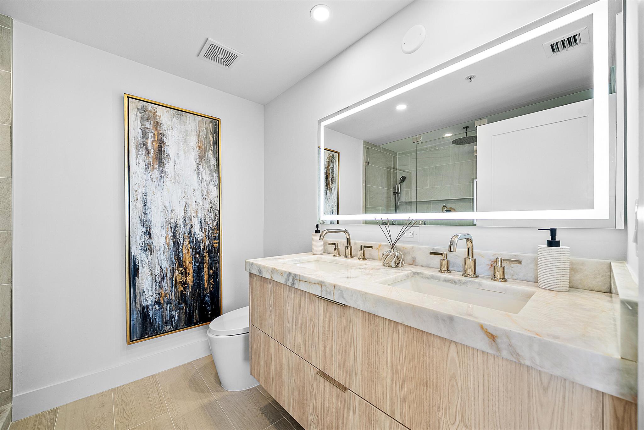 255 Evernia Street 806