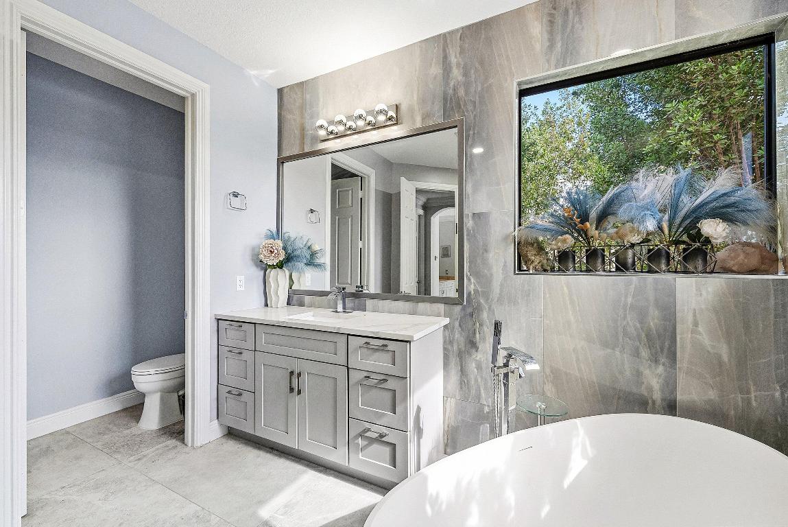 8060 Woodslanding Trail