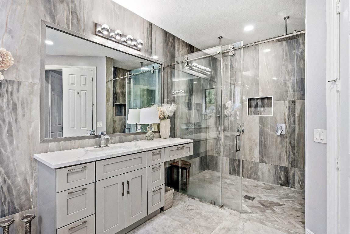 8060 Woodslanding Trail