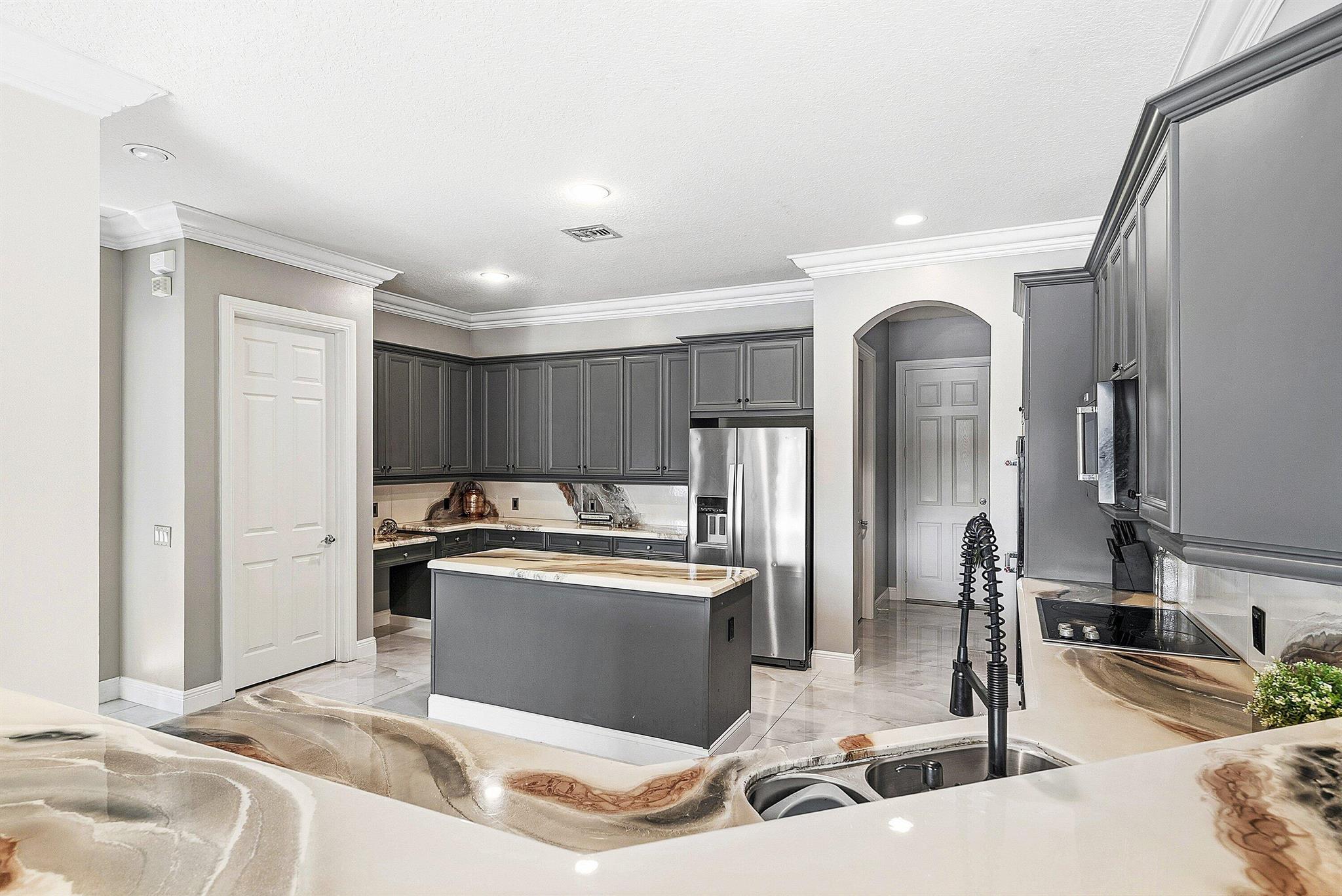 8060 Woodslanding Trail