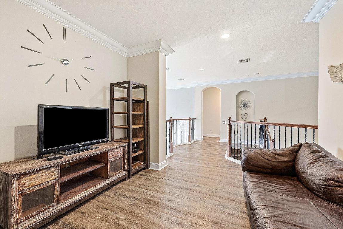 8060 Woodslanding Trail