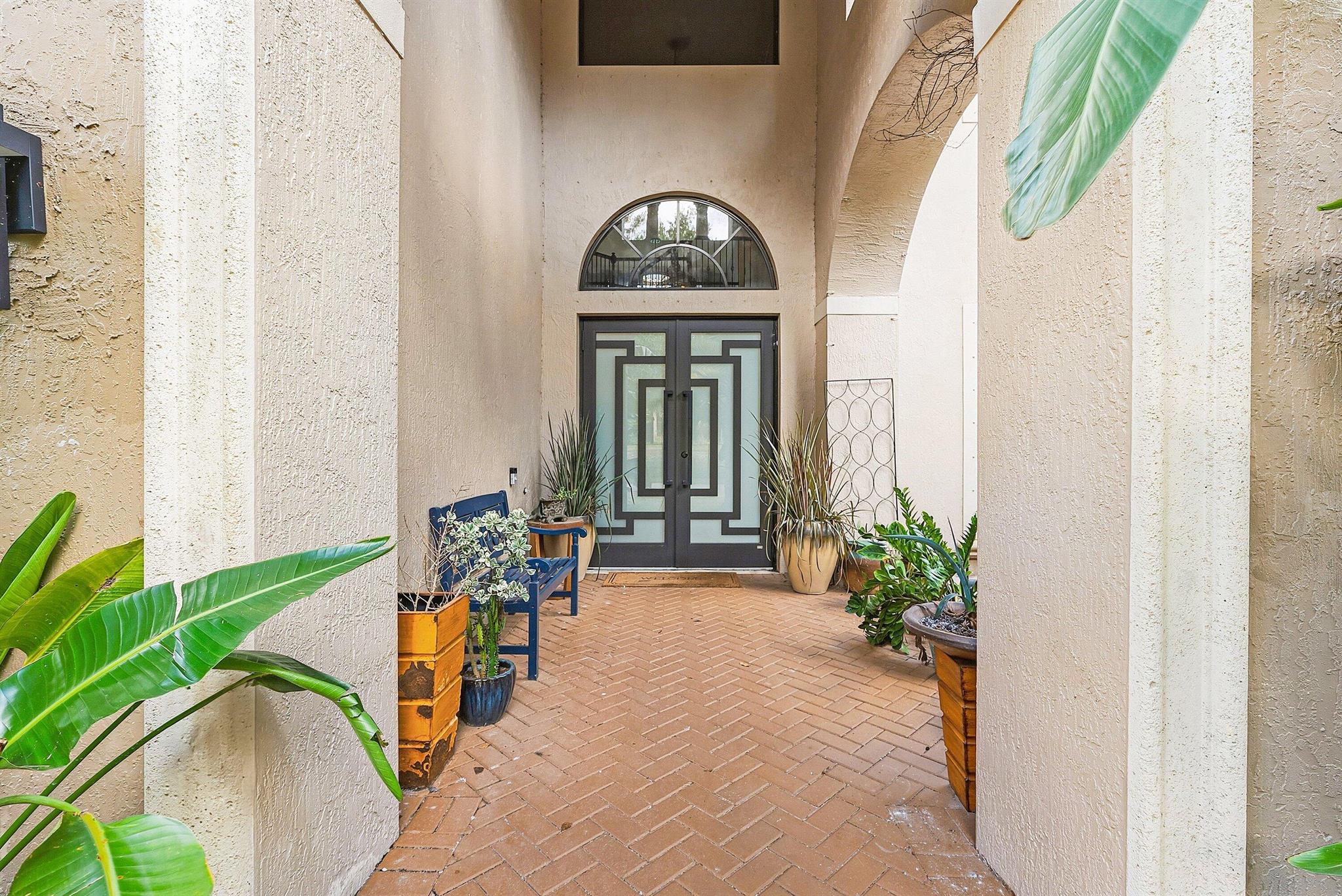 8060 Woodslanding Trail