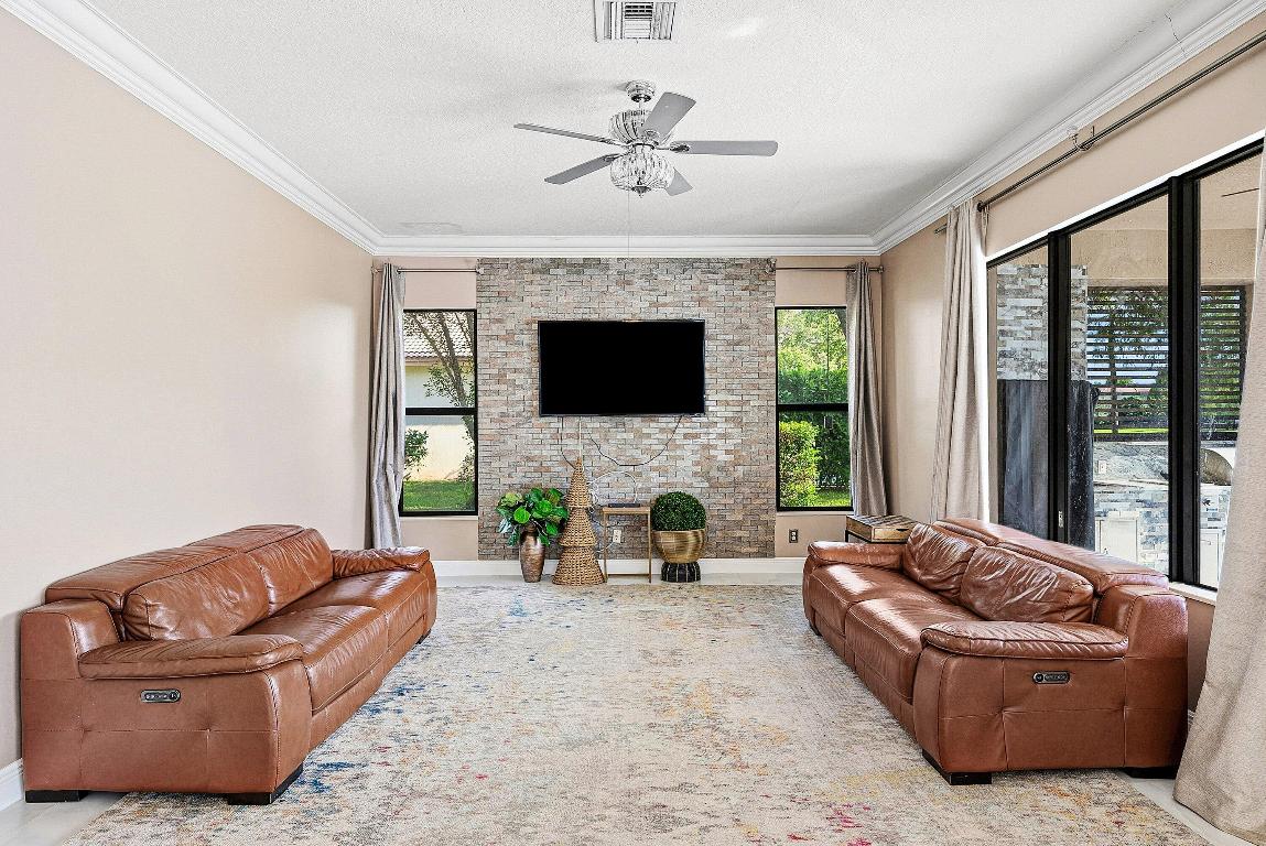 8060 Woodslanding Trail