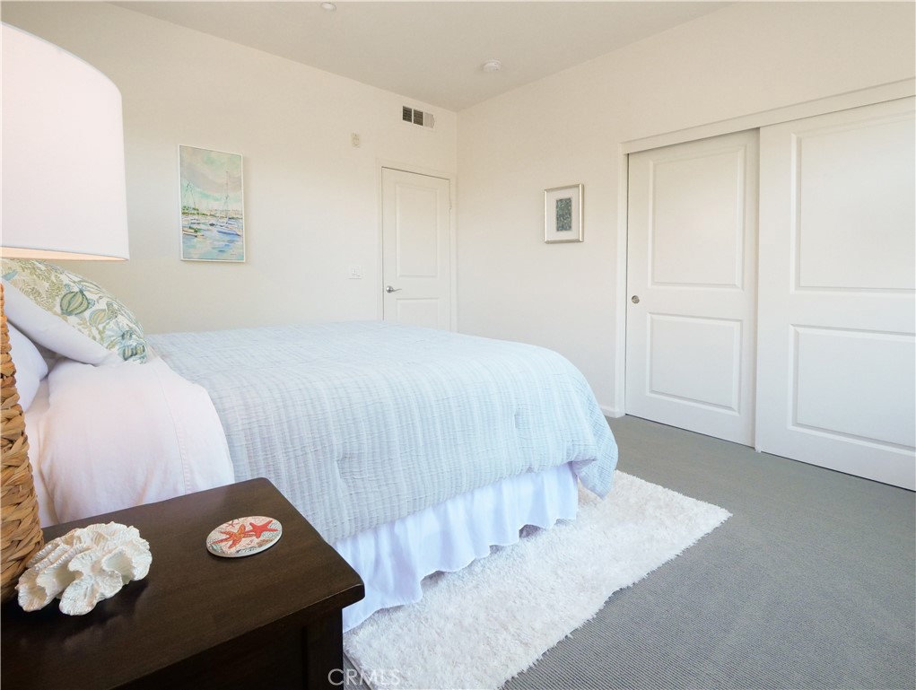 5429 Strand 101