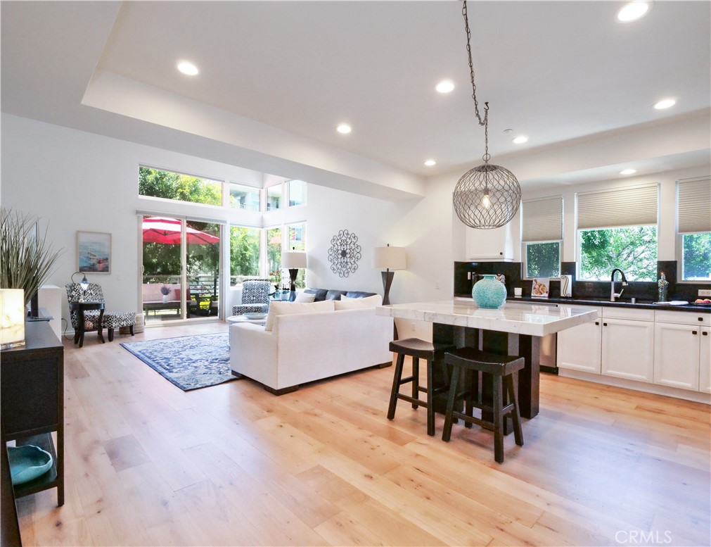 5429 Strand 101