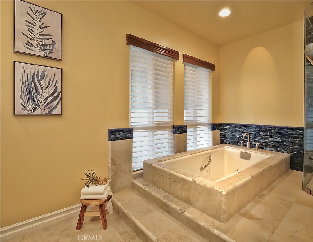 30256 Avenida Selecta