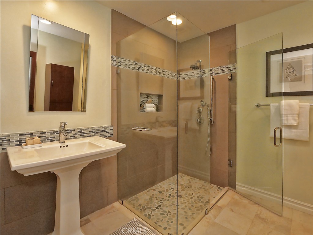 30256 Avenida Selecta