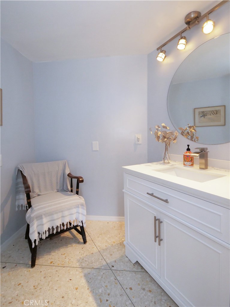 45 Crest Road W
