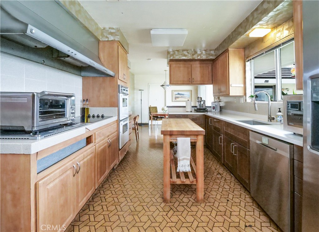 45 Crest Road W