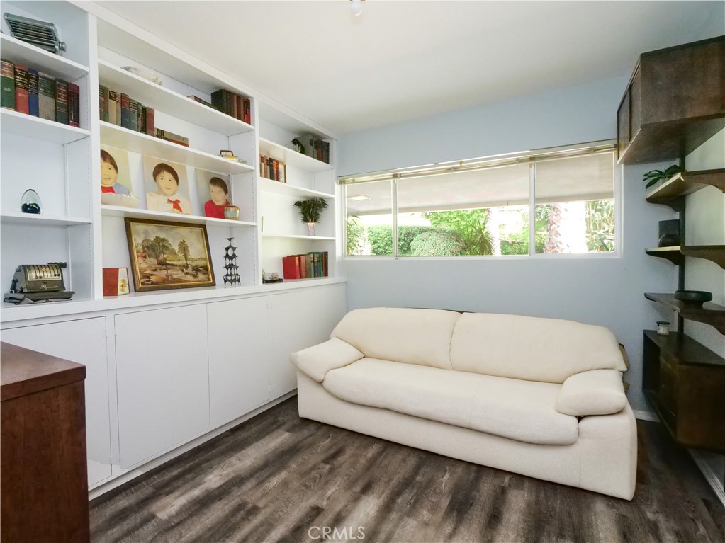 45 Crest Road W