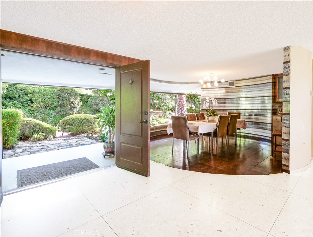 45 Crest Road W