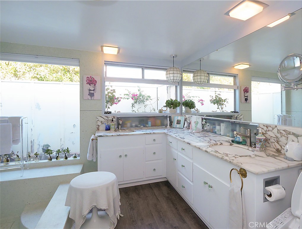 45 Crest Road W