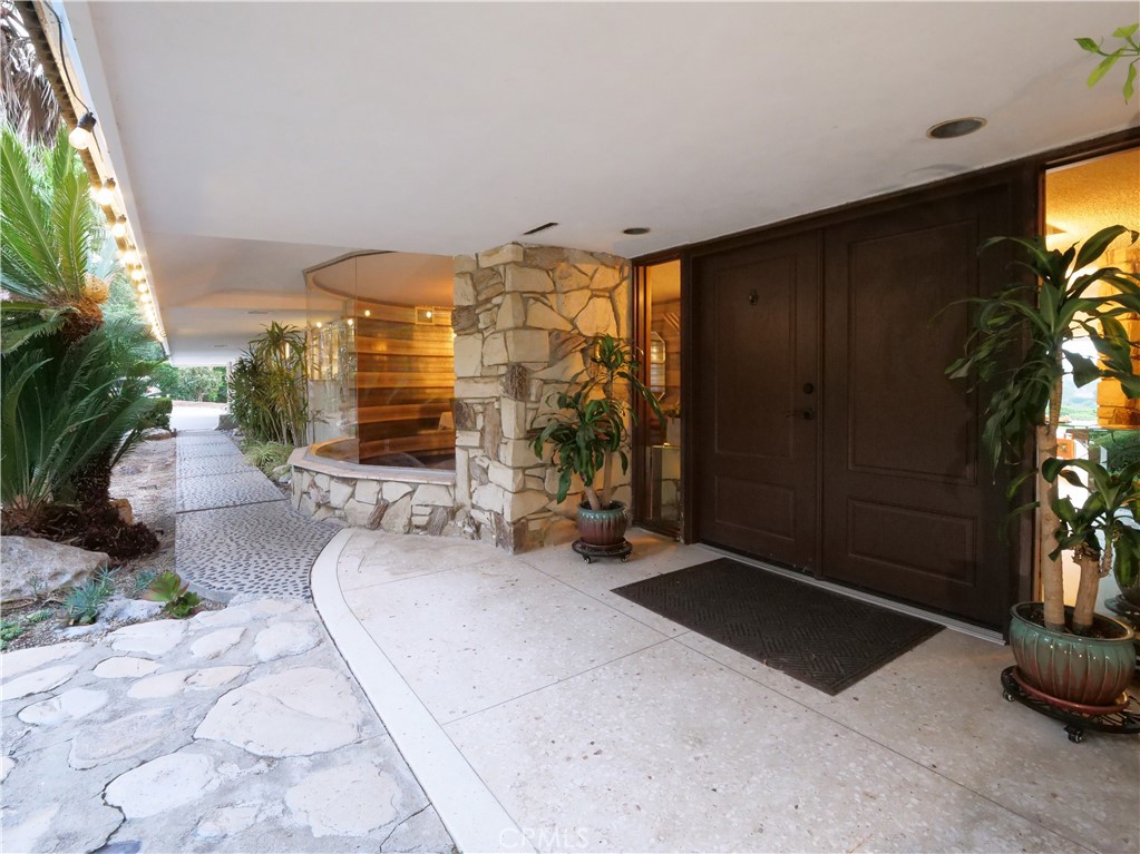 45 Crest Road W