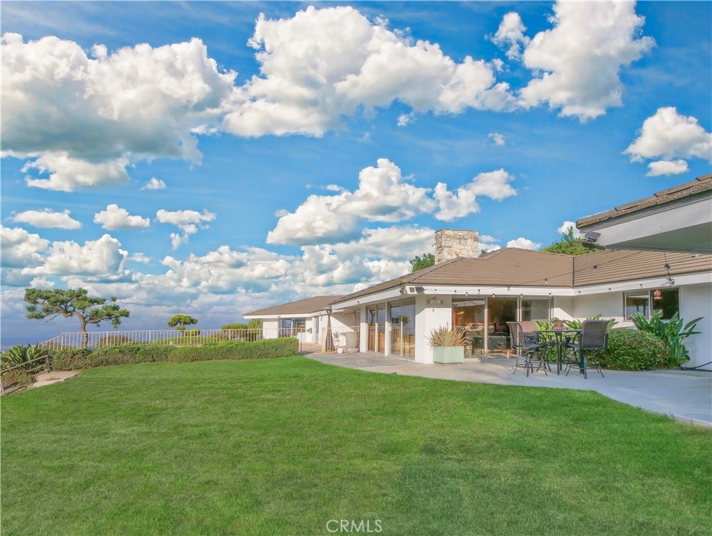 45 Crest Road W
