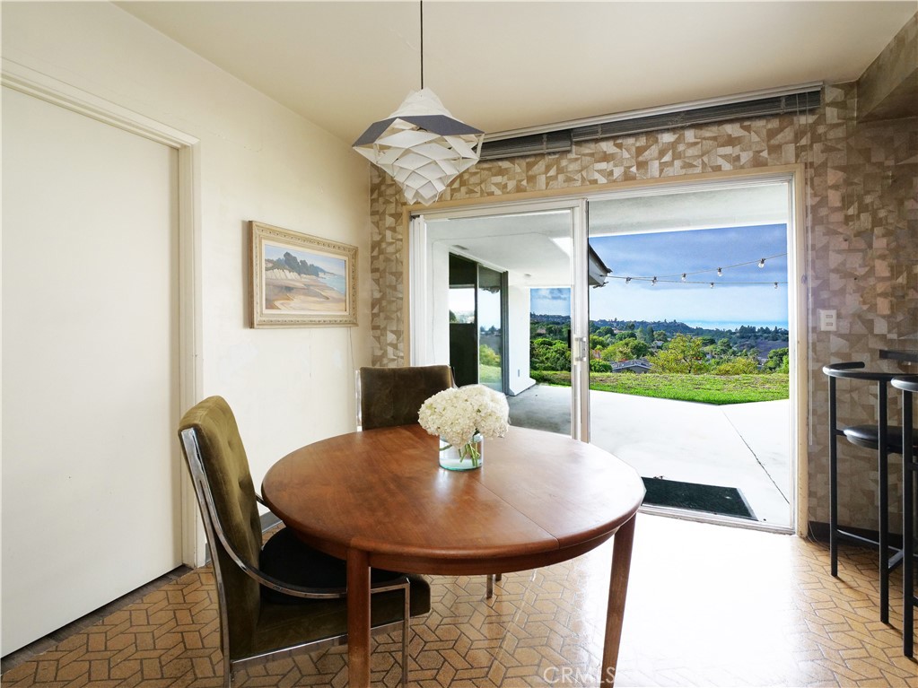 45 Crest Road W