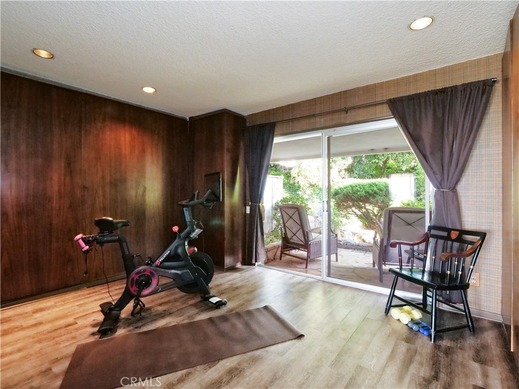 45 Crest Road W