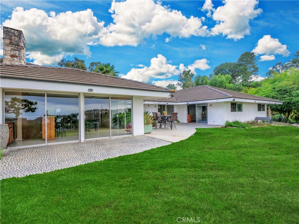 45 Crest Road W