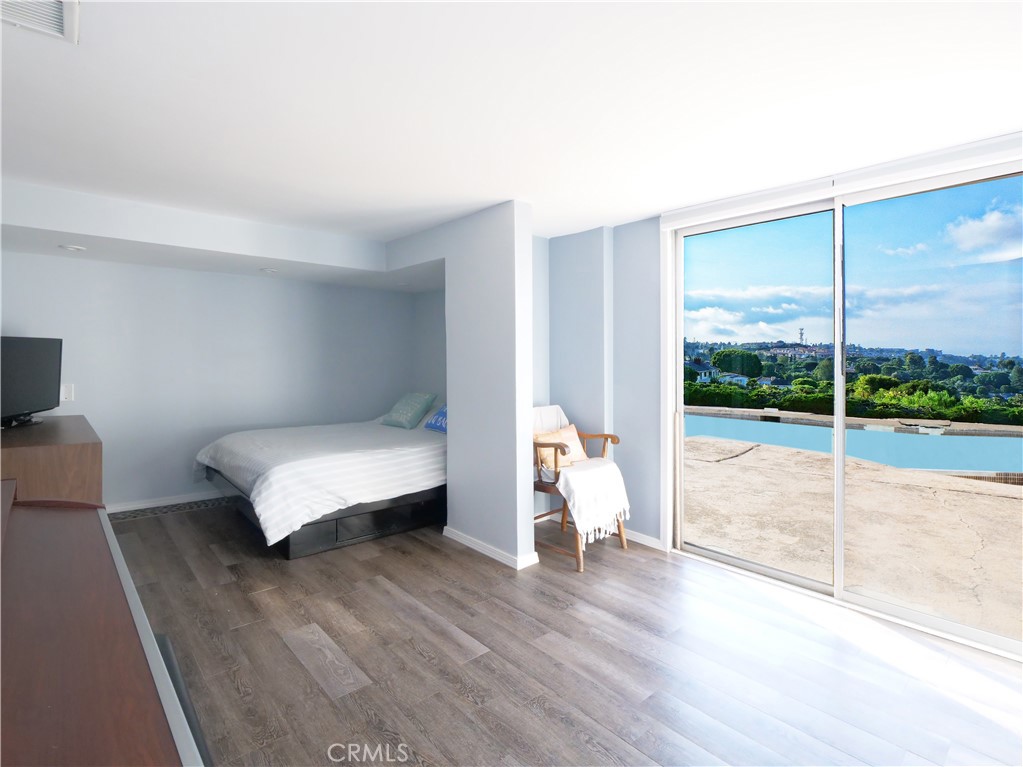 45 Crest Road W