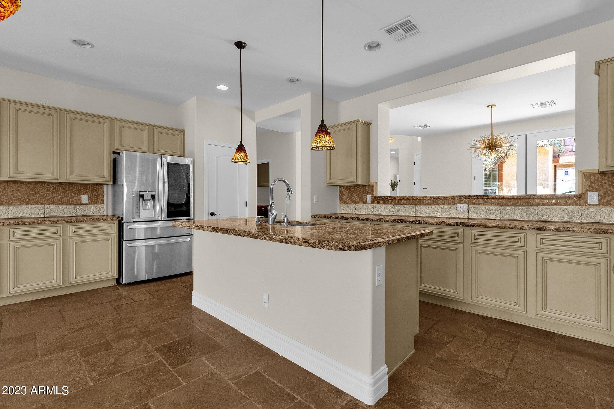 3551 E LYNX Place