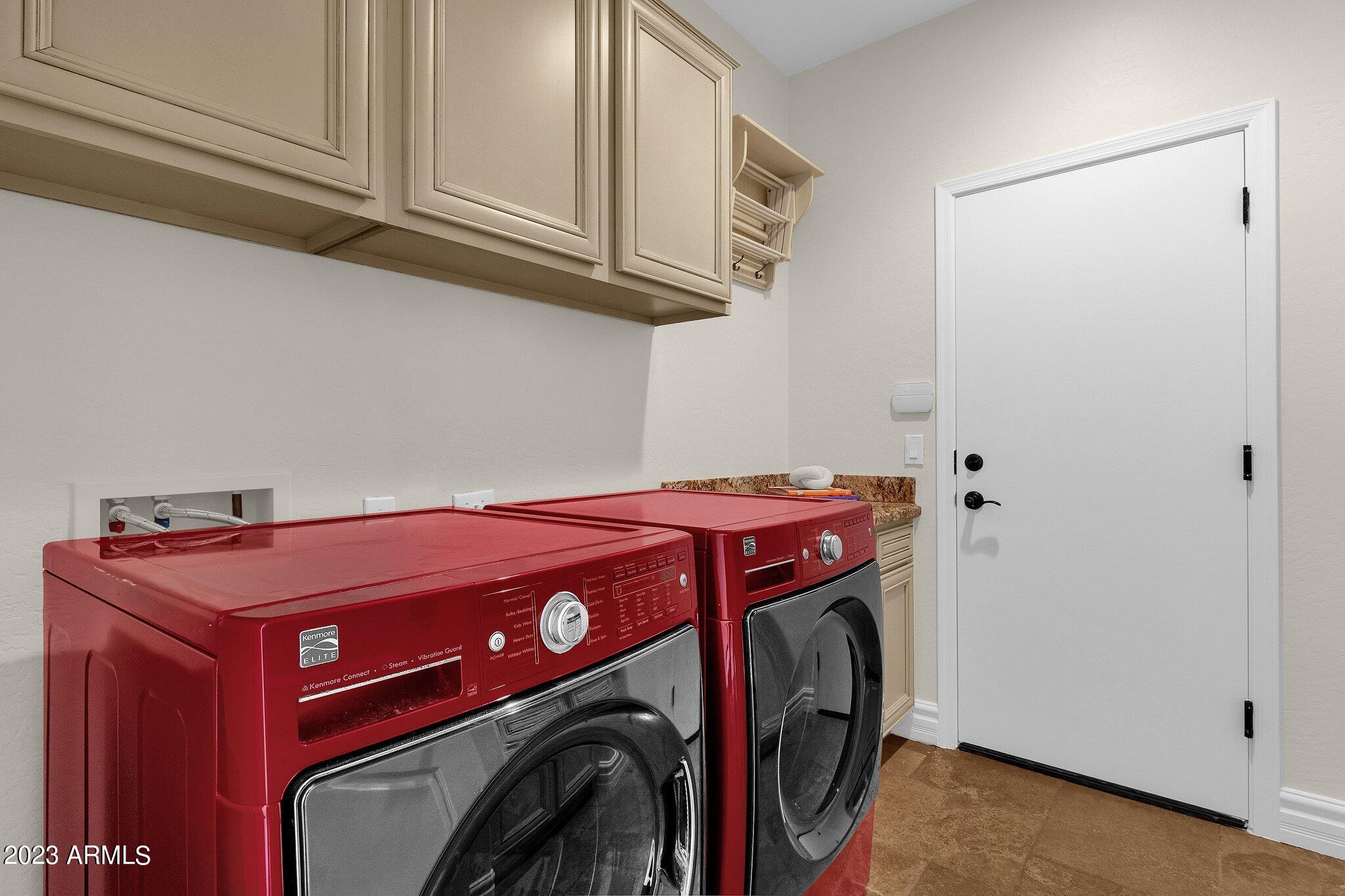 3551 E LYNX Place