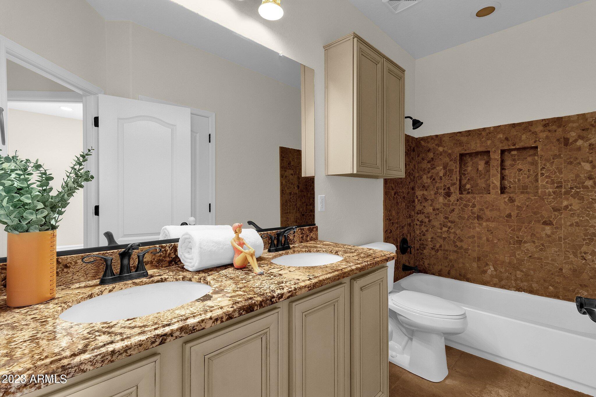 3551 E LYNX Place