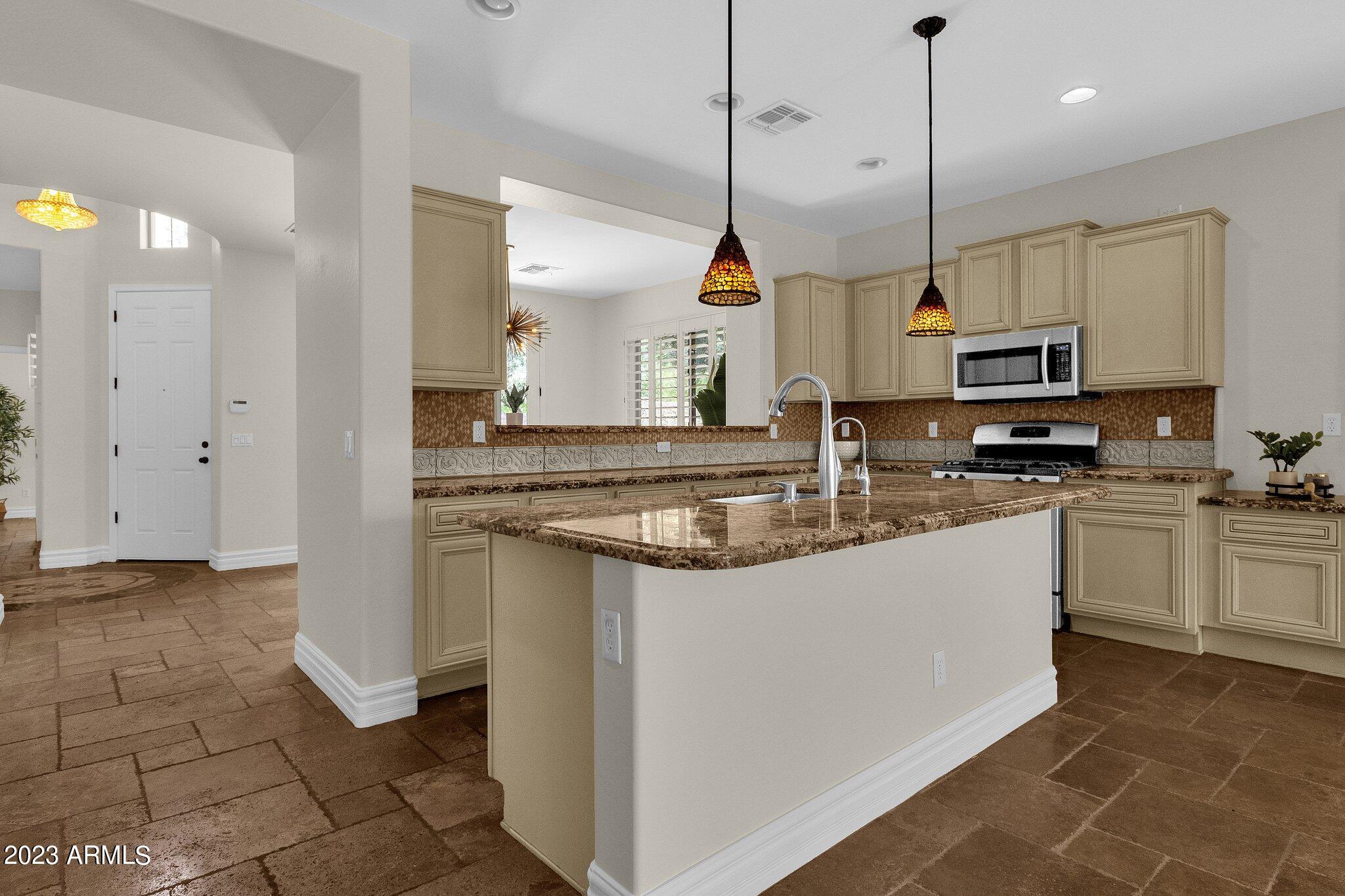 3551 E LYNX Place