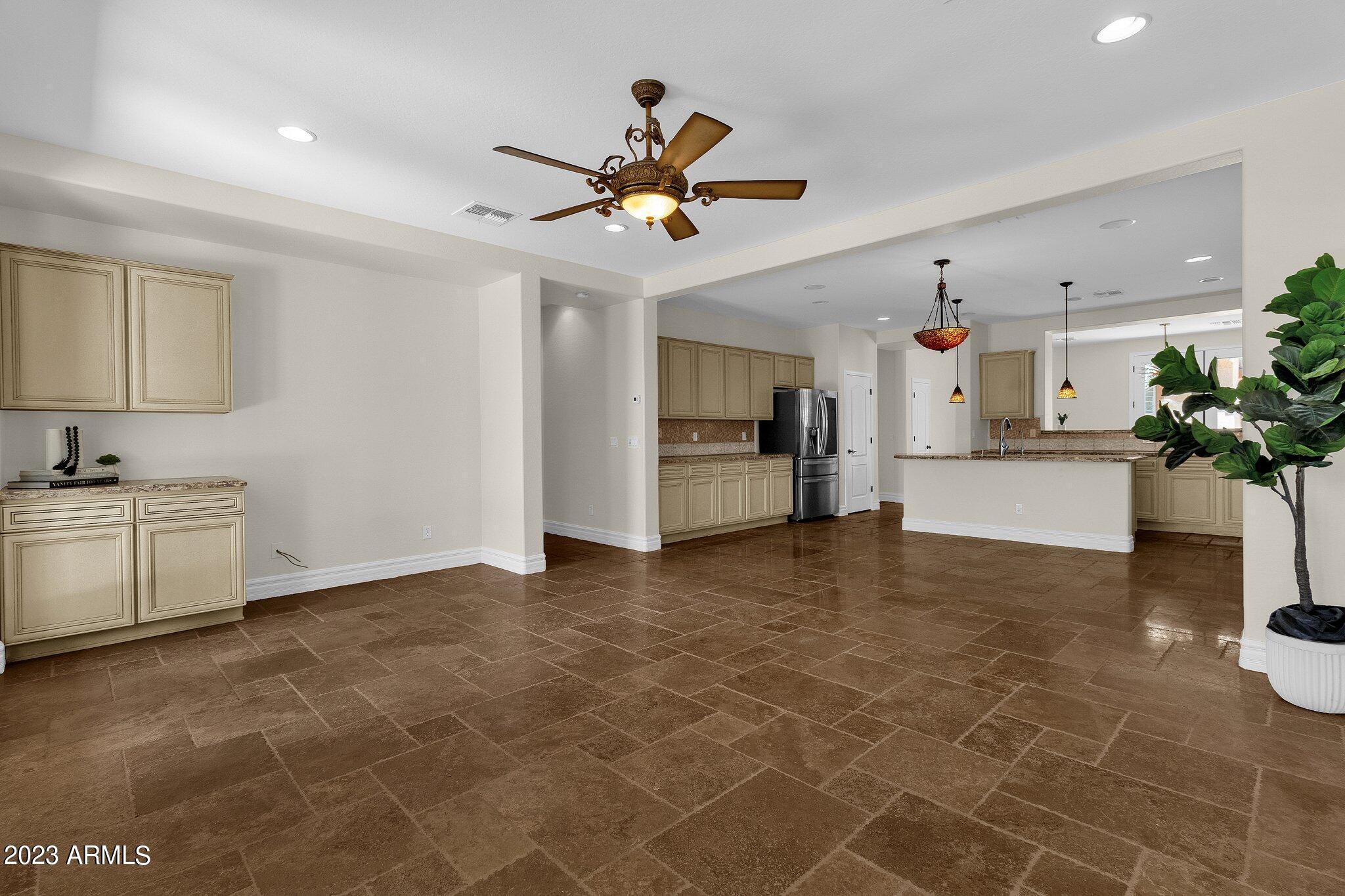 3551 E LYNX Place