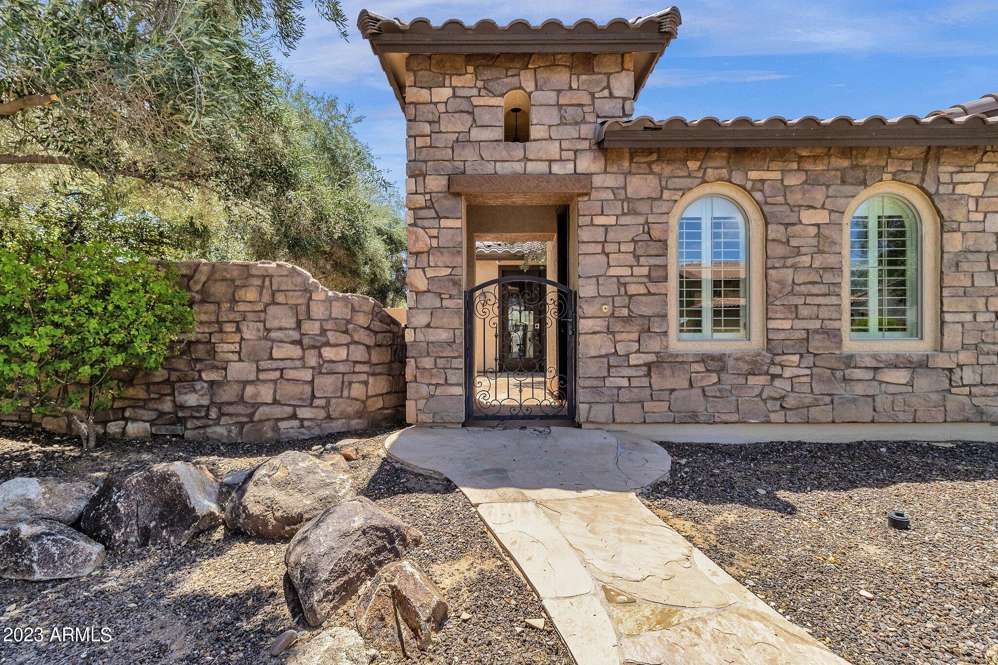3551 E LYNX Place