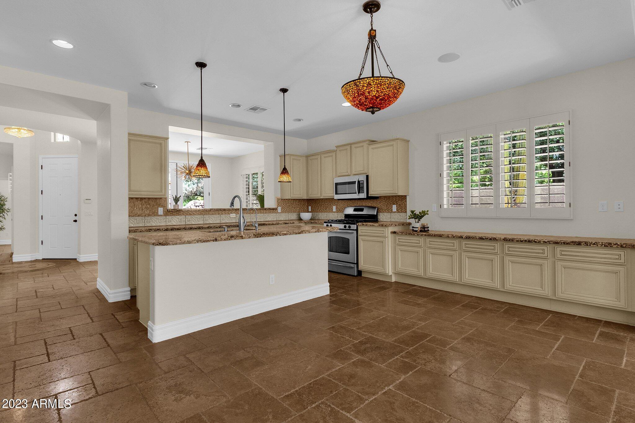 3551 E LYNX Place