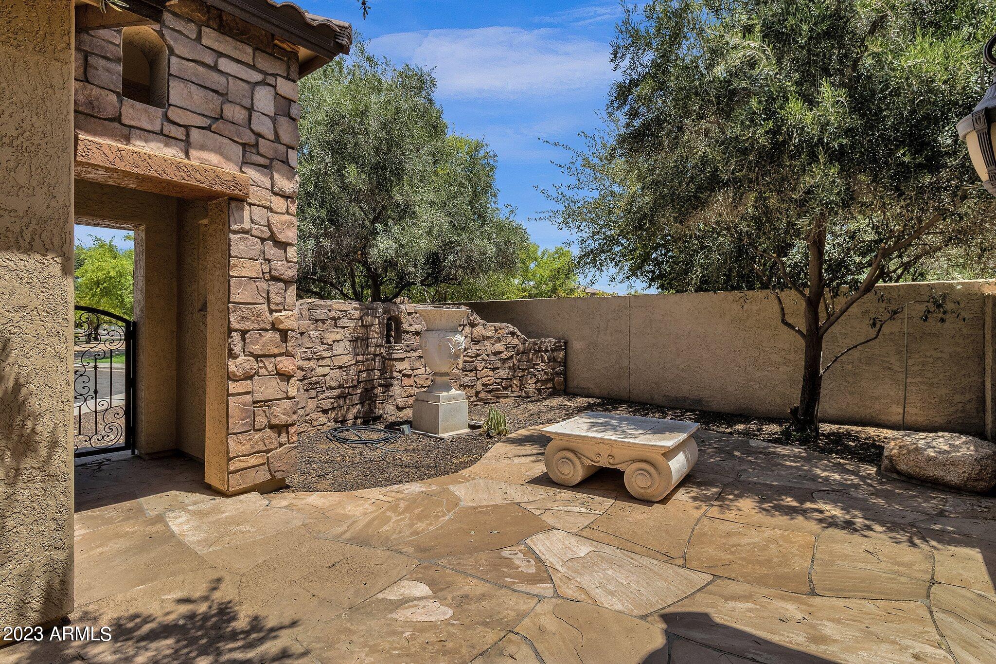 3551 E LYNX Place