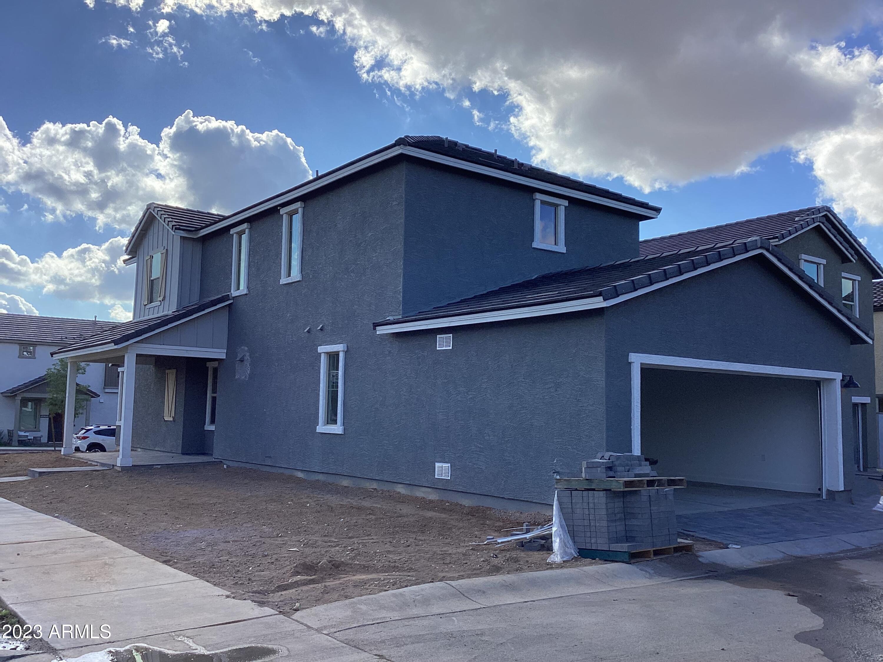 1934 W LARIAT Lane