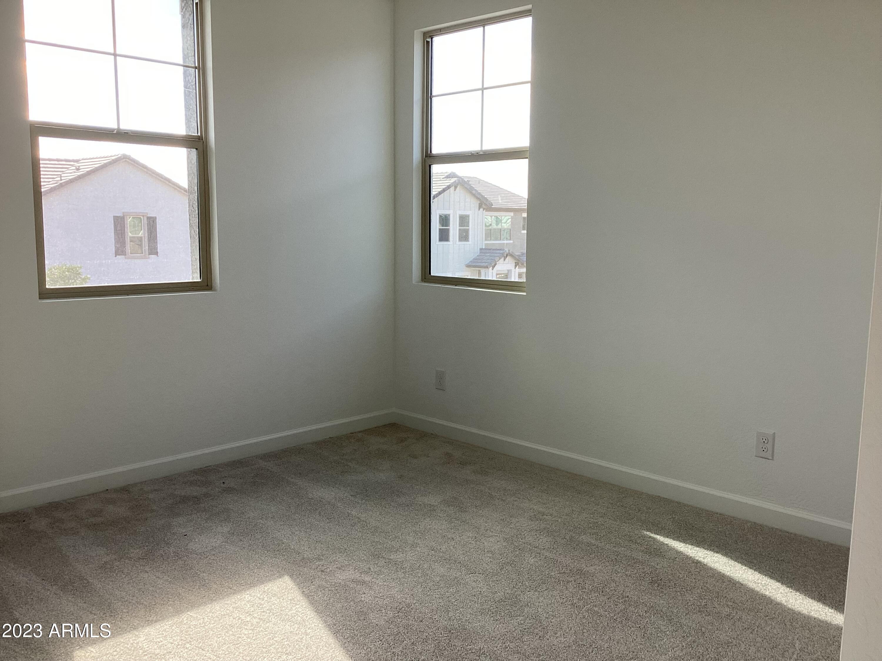 1934 W LARIAT Lane