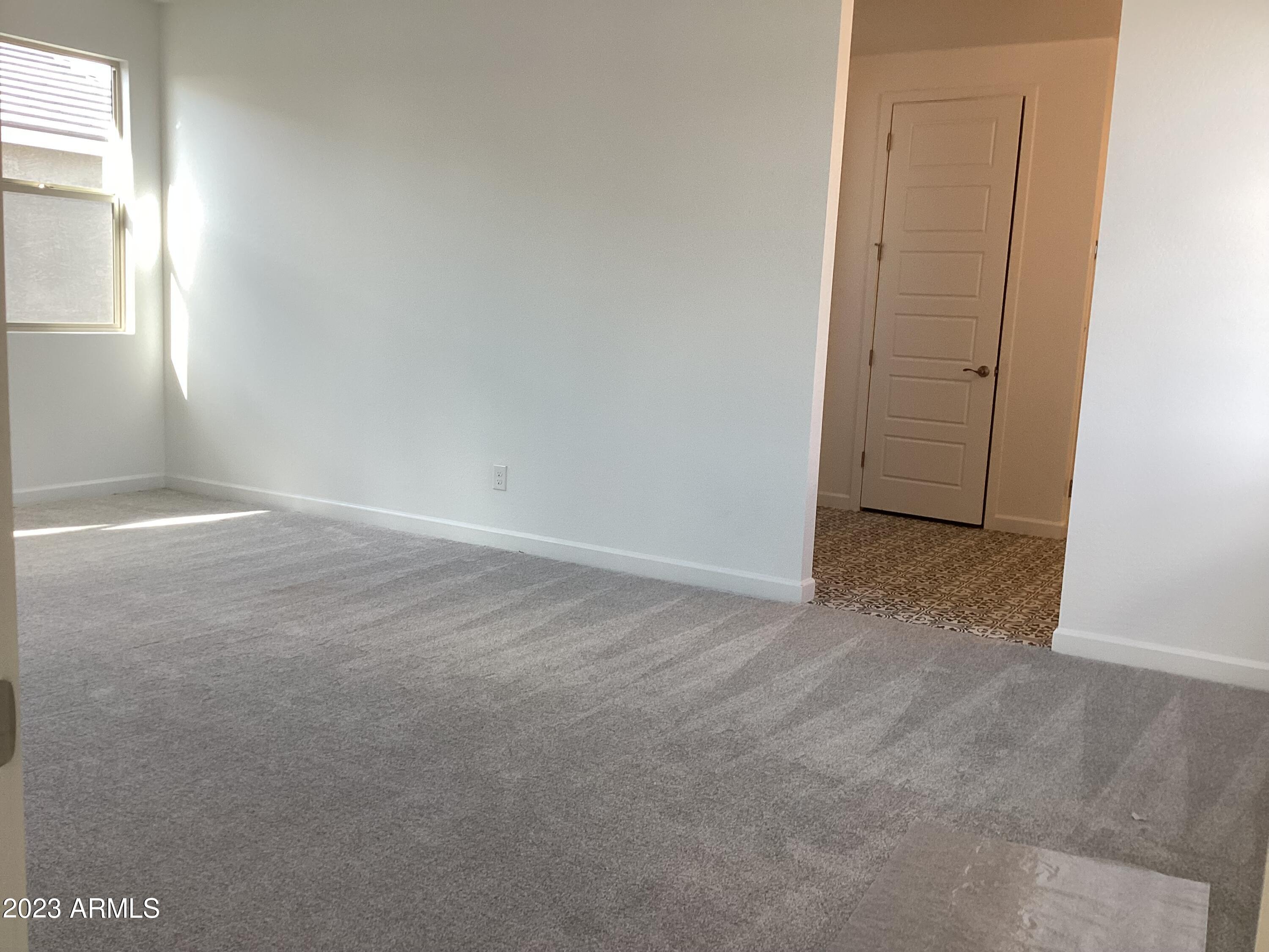 1934 W LARIAT Lane