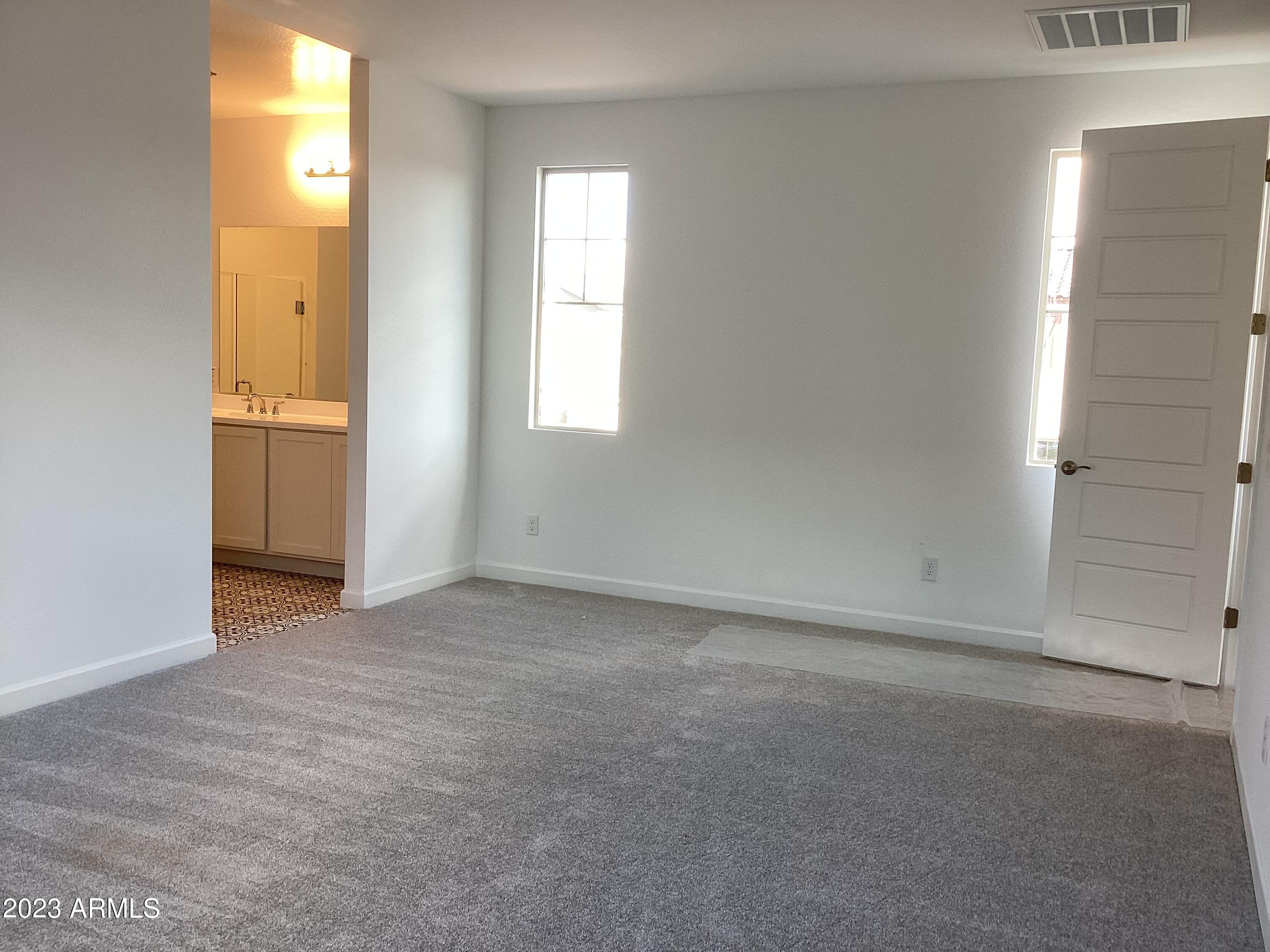 1934 W LARIAT Lane